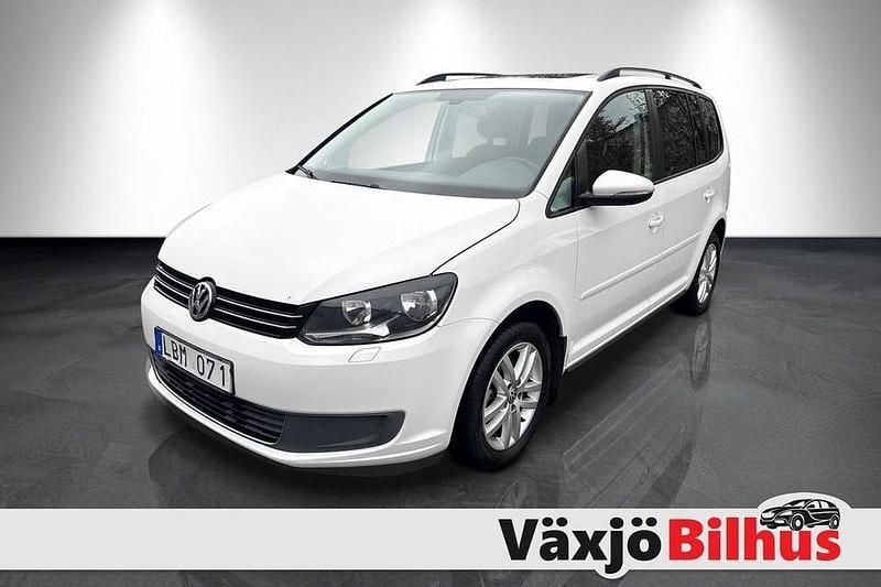 Vit Begagnad 2011 VW Touran Minibuss | 69 900 kr (Marknadspris) - Bild 1/4