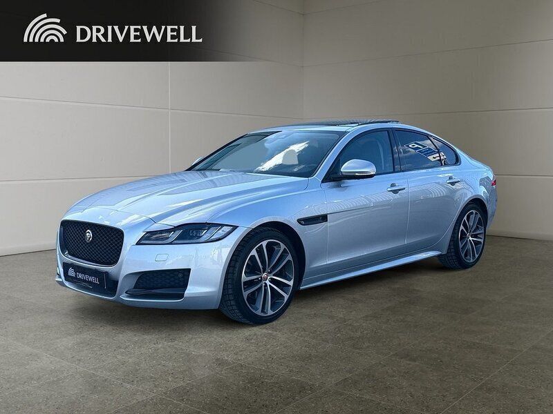 Silver Begagnad 2016 Jaguar XF R-Sport Sedan | 199 000 kr (Dyr) - Bild 1/4