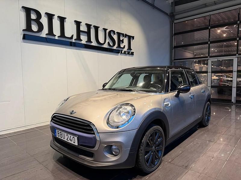 Grå Begagnad 2016 Mini Cooper Pepper Halvkombi | 109 900 kr (Marknadspris) - Bild 1/3