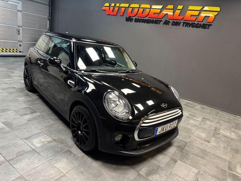 Svart Begagnad 2014 Mini Cooper Pepper Halvkombi | 89 900 kr (Marknadspris) - Bild 1/4