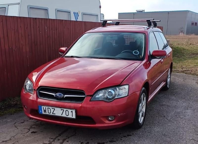 Röd Begagnad 2005 Subaru Legacy Kombi | 8 000 kr (Marknadspris) - Bild 1/4