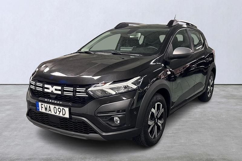 Svart Begagnad 2023 Dacia Sandero Expression SUV | 184 900 kr (Marknadspris) - Bild 1/4