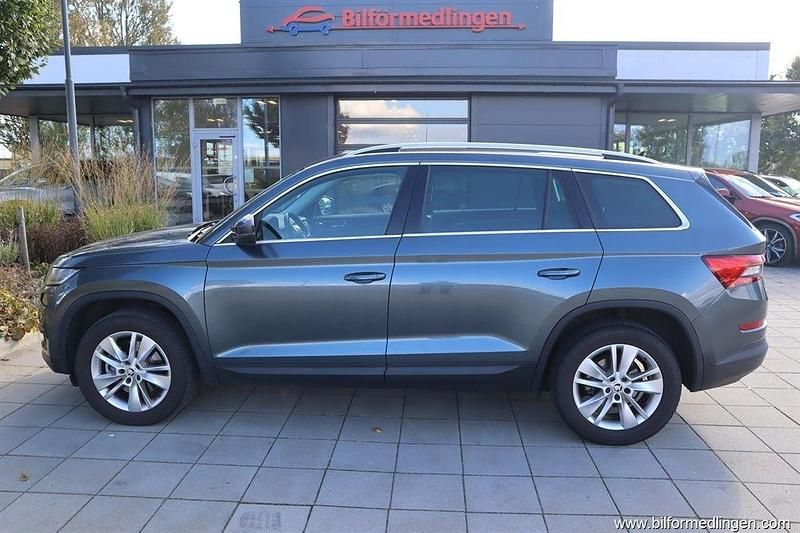 Grå Begagnad 2017 Skoda Kodiaq SUV | 274 900 kr (Marknadspris) - Bild 1/4