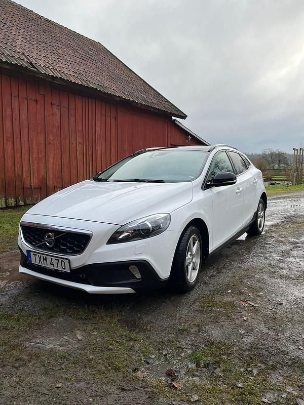 Begagnad 2015 Volvo V40 CC Momentum Kombi | 109 000 kr (Marknadspris) - Bild 1/4