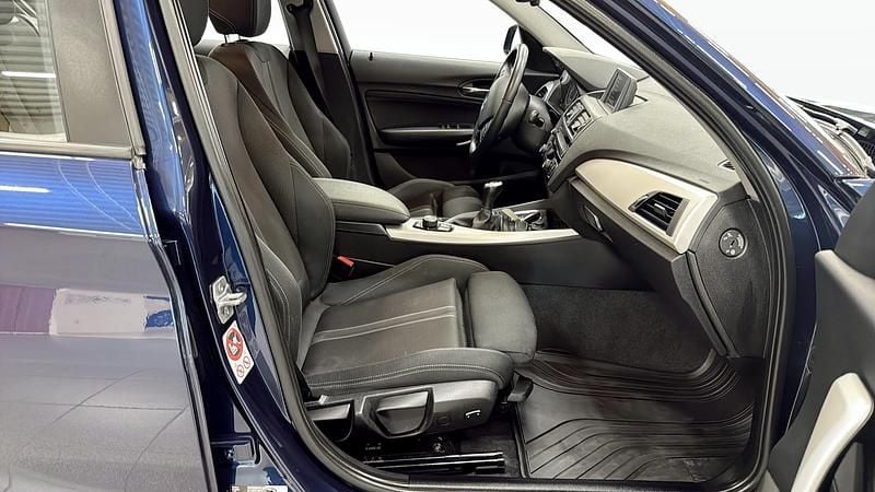 Begagnad BMW 118 Advantage 150 HK (110 kW) 2015 Blå Halvkombi