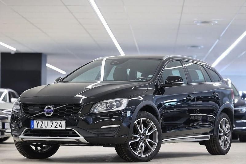 Begagnad Volvo V60 CC Summum 190 HK (139 kW) 2017 Svart Kombi
