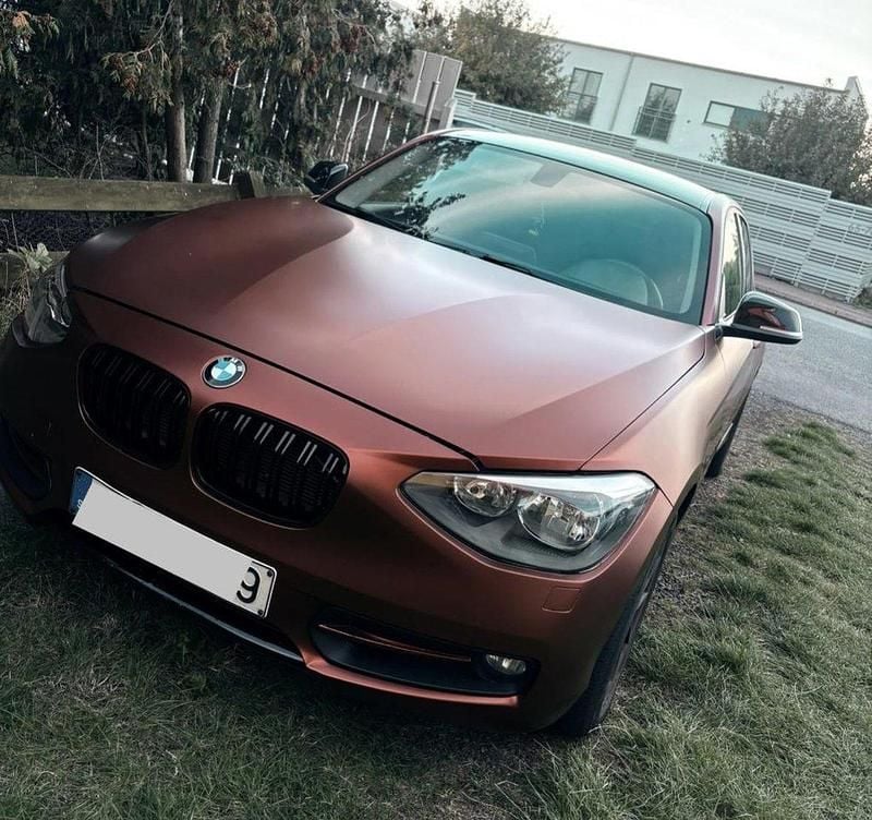 Vit Begagnad 2012 BMW 118 Sport Line Halvkombi | 110 000 kr (Dyr) - Bild 1/4