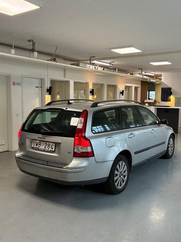 Ljusgrå Begagnad 2004 Volvo V50 Kombi | 12 900 kr (Bra pris) - Bild 1/4