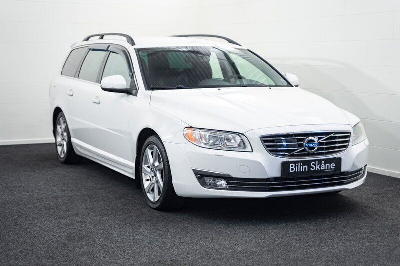 Vit Begagnad 2013 Volvo V70 Momentum Kombi | 93 900 kr (Marknadspris) - Bild 1/4