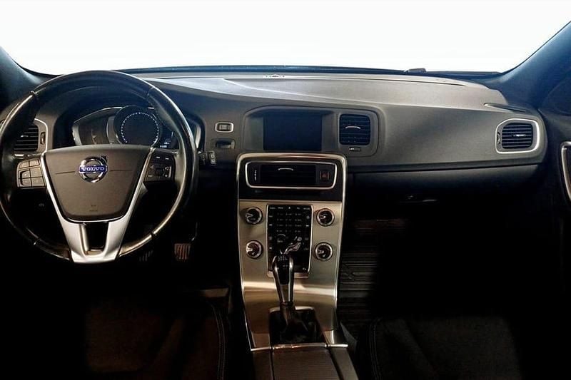 Begagnad Volvo V60 Momentum 151 HK (111 kW) 2018 Grå Kombi