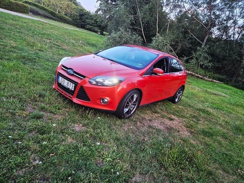 Begagnad 2011 Ford Focus Halvkombi | 45 000 kr (Lite dyr) - Bild 1/4