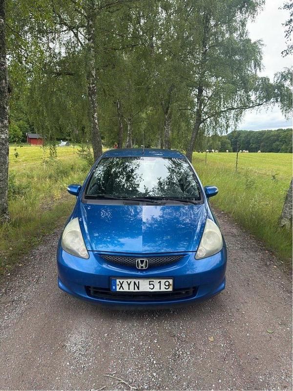Blå Begagnad 2006 Honda Jazz Halvkombi | 40 000 kr (Marknadspris) - Bild 1/4
