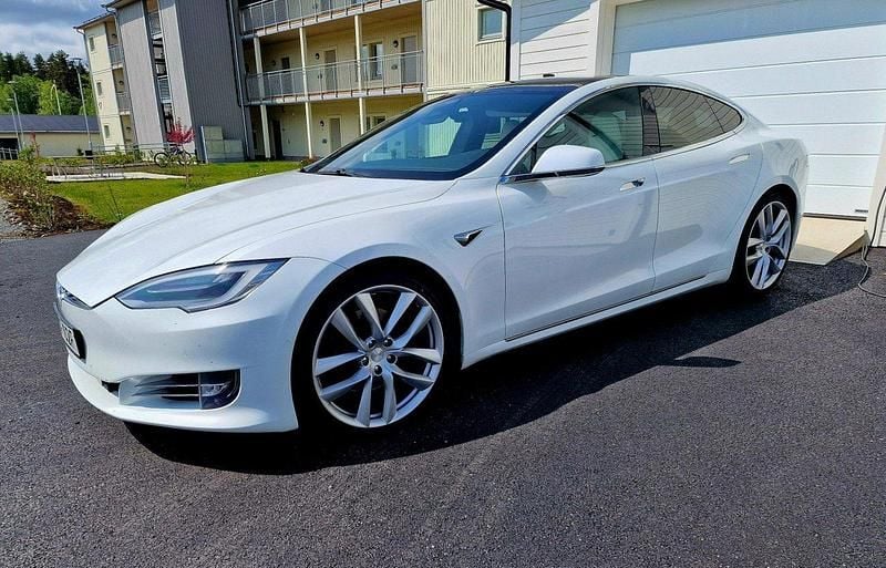 Vit Begagnad 2020 Tesla Model S Long Range AWD Halvkombi | 339 000 kr (Marknadspris) - Bild 1/4
