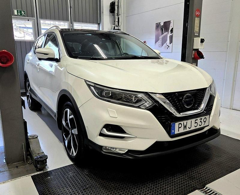 Vit Begagnad 2018 Nissan Qashqai SUV | 129 900 kr - Bild 1/4