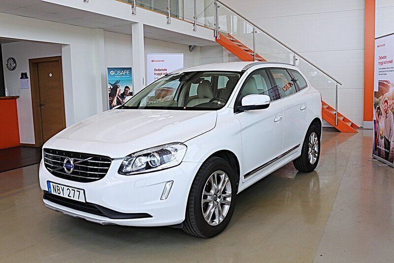 Vit Begagnad 2016 Volvo XC60 Summum SUV | 179 000 kr (Bra pris) - Bild 1/4