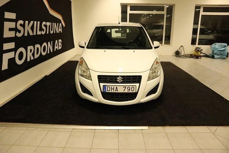 Begagnad Suzuki Splash GLS 94 HK (69 kW) 2013 Vit Halvkombi