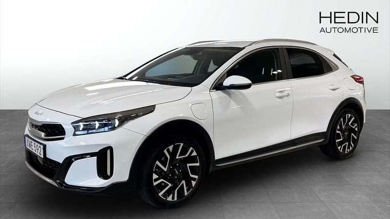 Vit (white) Begagnad 2023 Kia XCeed SUV | 279 900 kr (Bra pris) - Bild 1/4