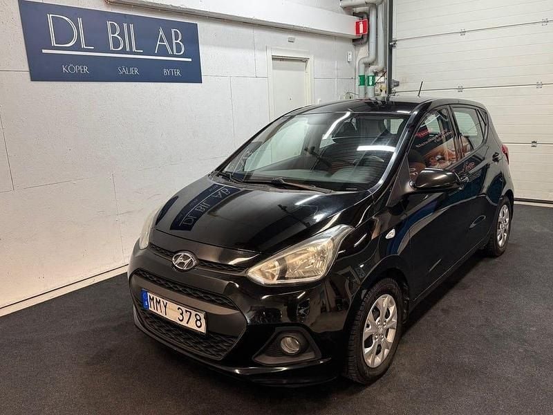 Svart Begagnad 2014 Hyundai i10 Halvkombi | 49 900 kr (Marknadspris) - Bild 1/4