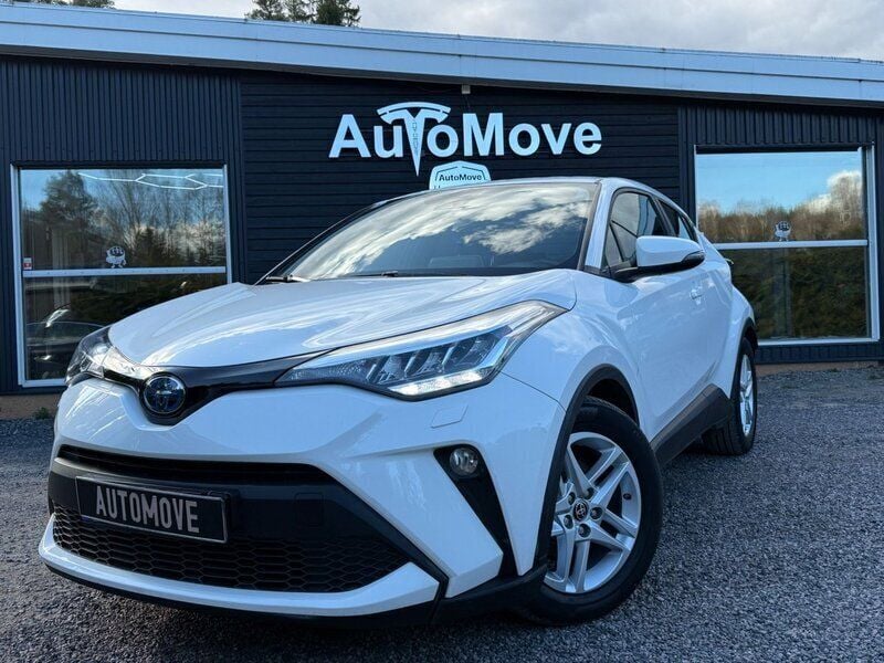 Vit Begagnad 2022 Toyota C-HR Active SUV | 189 900 kr (Marknadspris) - Bild 1/4