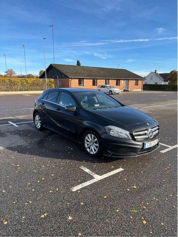 Begagnad 2014 Mercedes A180 Halvkombi | 98 900 kr (Bra pris) - Bild 1/4