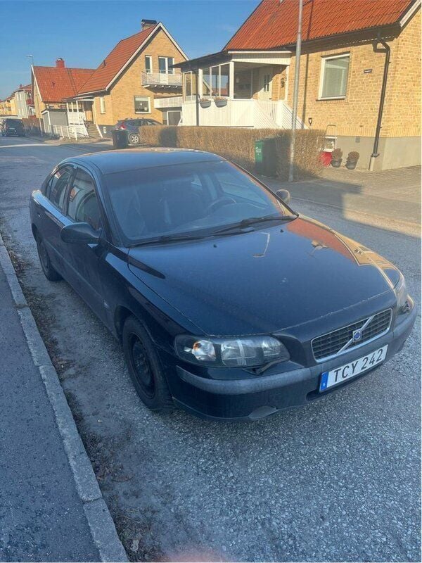 Svart Begagnad 2002 Volvo S60 Sedan | 15 000 kr (Bra pris) - Bild 1/3