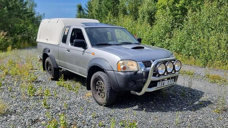 Silver Begagnad 2003 Nissan Navara Pickup | 50 000 kr (Bra pris) - Bild 1/4