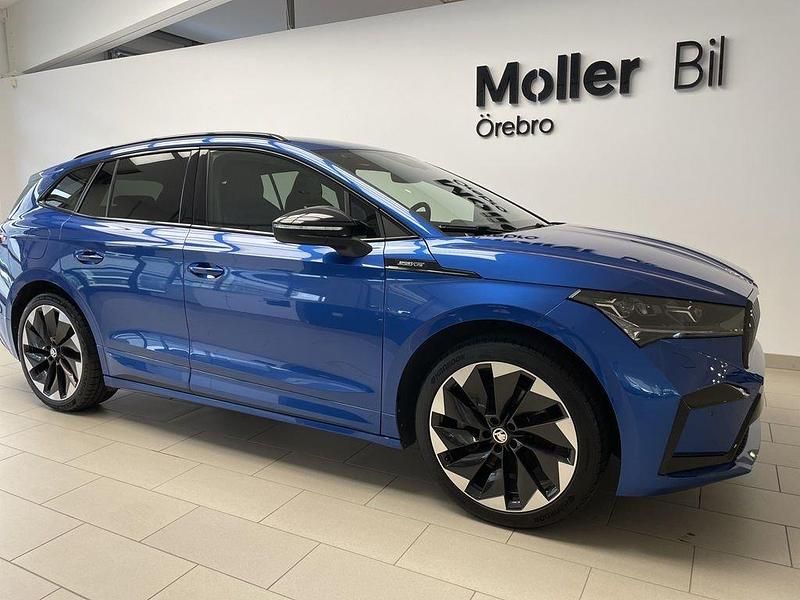 Blå (race blue metallic) Begagnad 2021 Skoda Enyaq iV SportLine SUV | 299 000 kr - Bild 1/4