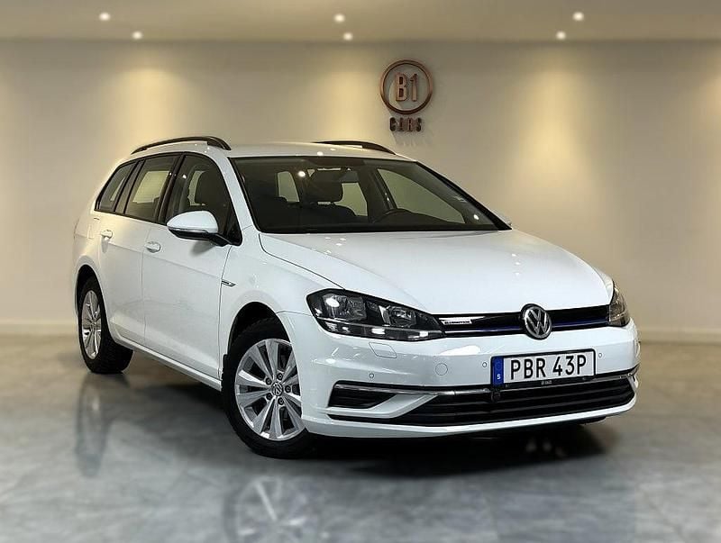 Vit Begagnad 2019 VW Golf VII S Kombi | 119 900 kr (Bra pris) - Bild 1/4