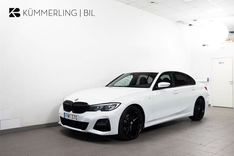 Vit Begagnad 2020 BMW 320 M Sport Sedan | 374 900 kr (Marknadspris) - Bild 1/4
