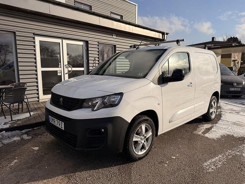 Vit Begagnad 2022 Peugeot Partner Minibuss | 189 000 kr (Marknadspris) - Bild 1/4