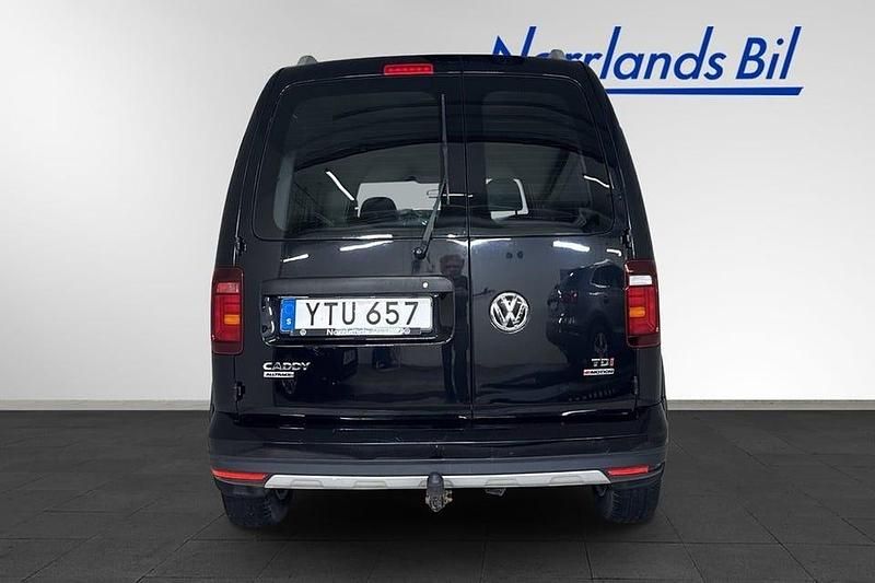 Begagnad VW Caddy 122 HK (89 kW) 2018 Deep black pärleffekt Minibuss