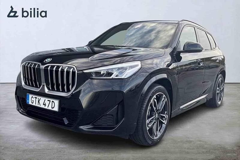 Svart Begagnad 2025 BMW X1 SUV | 549 900 kr - Bild 1/1