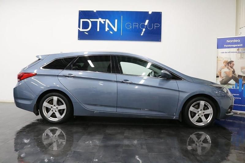 Blå Begagnad 2016 Hyundai i40 Kombi | 109 500 kr (Marknadspris) - Bild 1/4