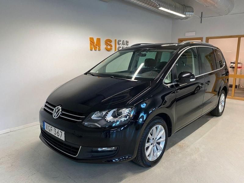Svart Begagnad 2018 VW Sharan Minibuss | 289 800 kr (Lite dyr) - Bild 1/4