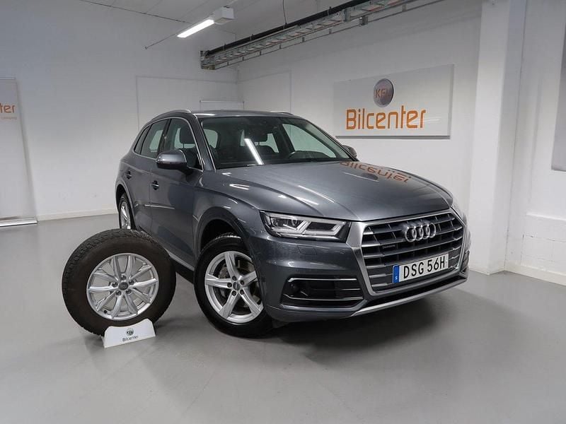Grå Begagnad 2019 Audi Q5 Proline SUV | 307 900 kr (Marknadspris) - Bild 1/3