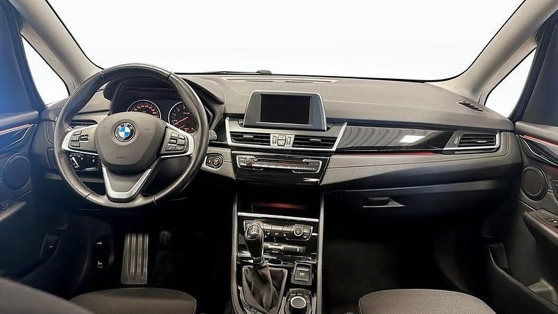 Begagnad BMW 218 Gran Tourer Sport Line 136 HK (100 kW) 2016 Grå Minibuss