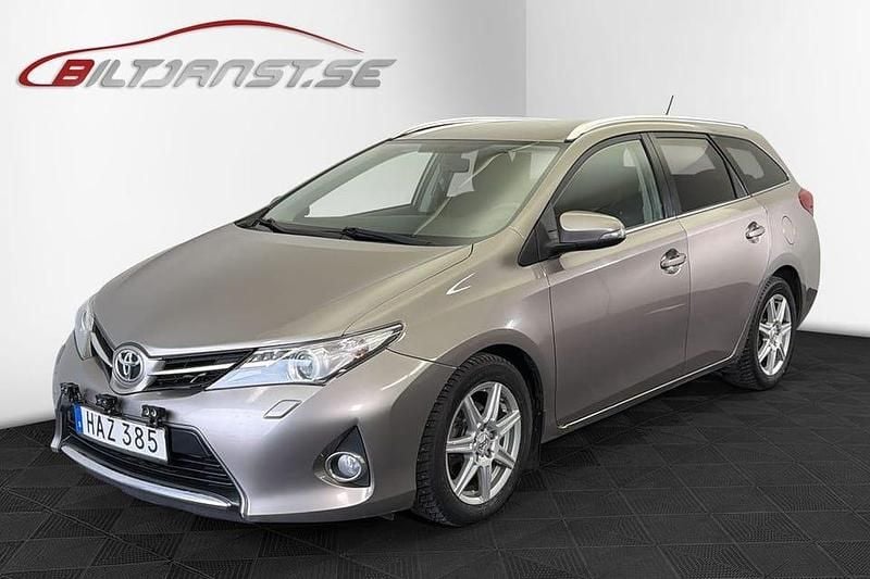 Begagnad Toyota Auris Touring Sports 133 HK (97 kW) 2015 Brun Kombi