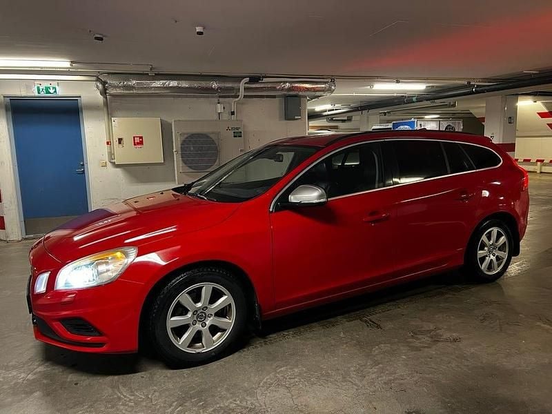 Begagnad Volvo V60 R-Design 136 HK (100 kW) 2013 Kombi