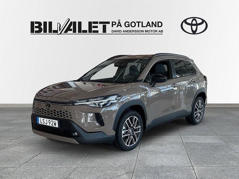 Brun Ny 2025 Toyota Corolla Cross SUV | 397 500 kr (Marknadspris) - Bild 1/4