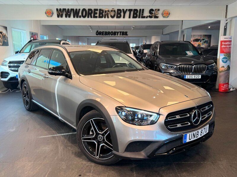 Silver Begagnad 2021 Mercedes E220 Kombi | 474 500 kr (Dyr) - Bild 1/4