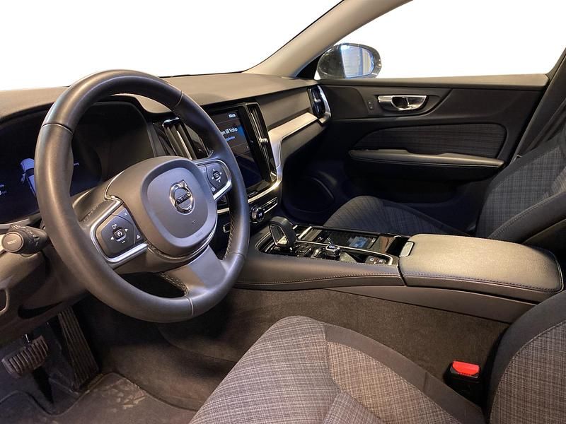 Begagnad Volvo V60 252 HK (185 kW) 2023 Svart Kombi
