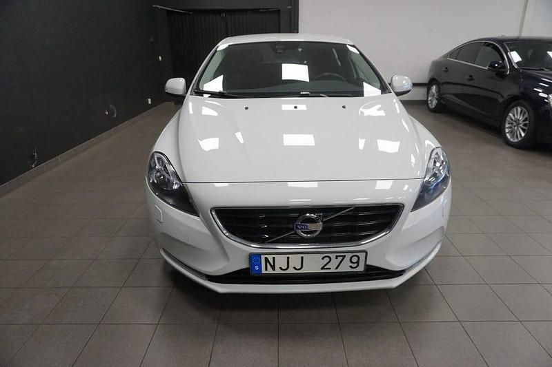 Begagnad Volvo V40 Kinetic 116 HK (85 kW) 2014 Vit