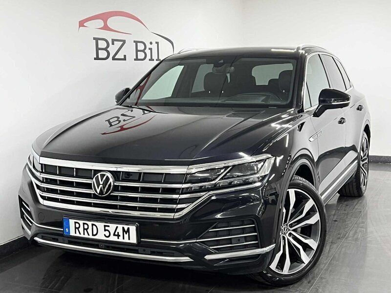 Svart Begagnad 2022 VW Touareg SUV | 489 900 kr (Marknadspris) - Bild 1/4