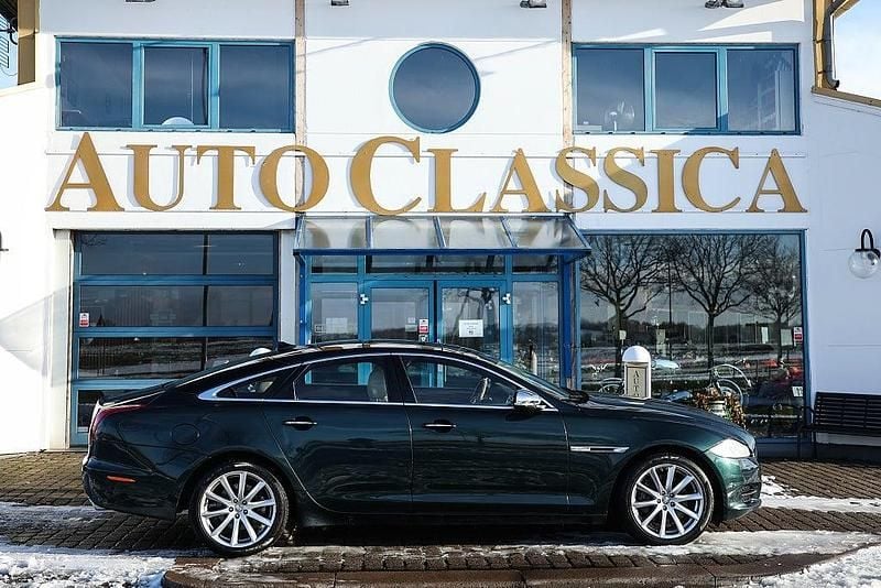 Mörkgrön Begagnad 2013 Jaguar XJ Sedan | 259 000 kr (Marknadspris) - Bild 1/4