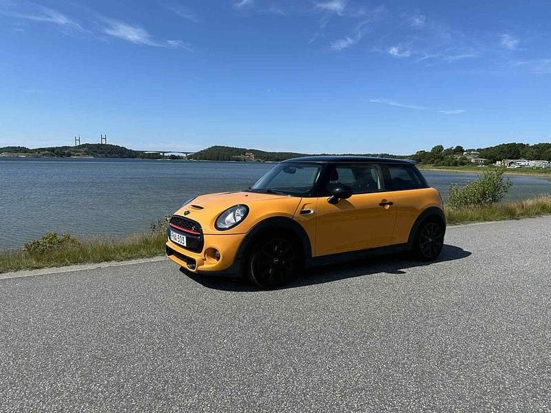 Orange Begagnad 2015 Mini Cooper S Halvkombi | 129 000 kr (Bra pris) - Bild 1/4