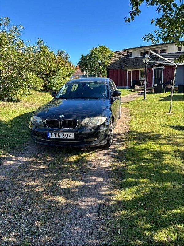 Svart Begagnad 2011 BMW 116 Comfort Edition Halvkombi | 60 000 kr (Bra pris) - Bild 1/4