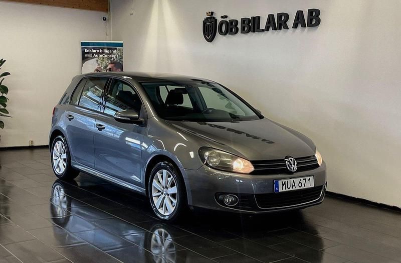 Grå Begagnad 2013 VW Golf VII Halvkombi | 69 900 kr (Marknadspris) - Bild 1/4