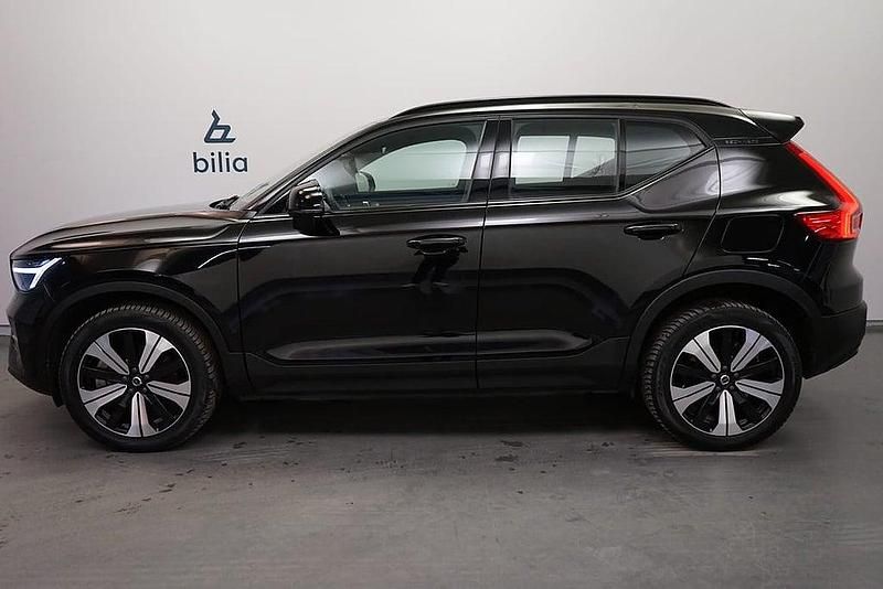 Begagnad Volvo XC40 Core 185 kW (252 HK) 2022 Svart SUV