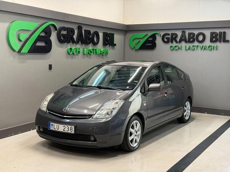 Grå Begagnad 2008 Toyota Prius Halvkombi | 59 900 kr (Lite dyr) - Bild 1/4