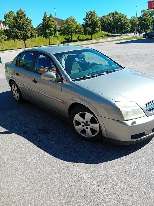 Grå Begagnad 2003 Opel Vectra Sedan | 8 000 kr (Marknadspris) - Bild 1/1